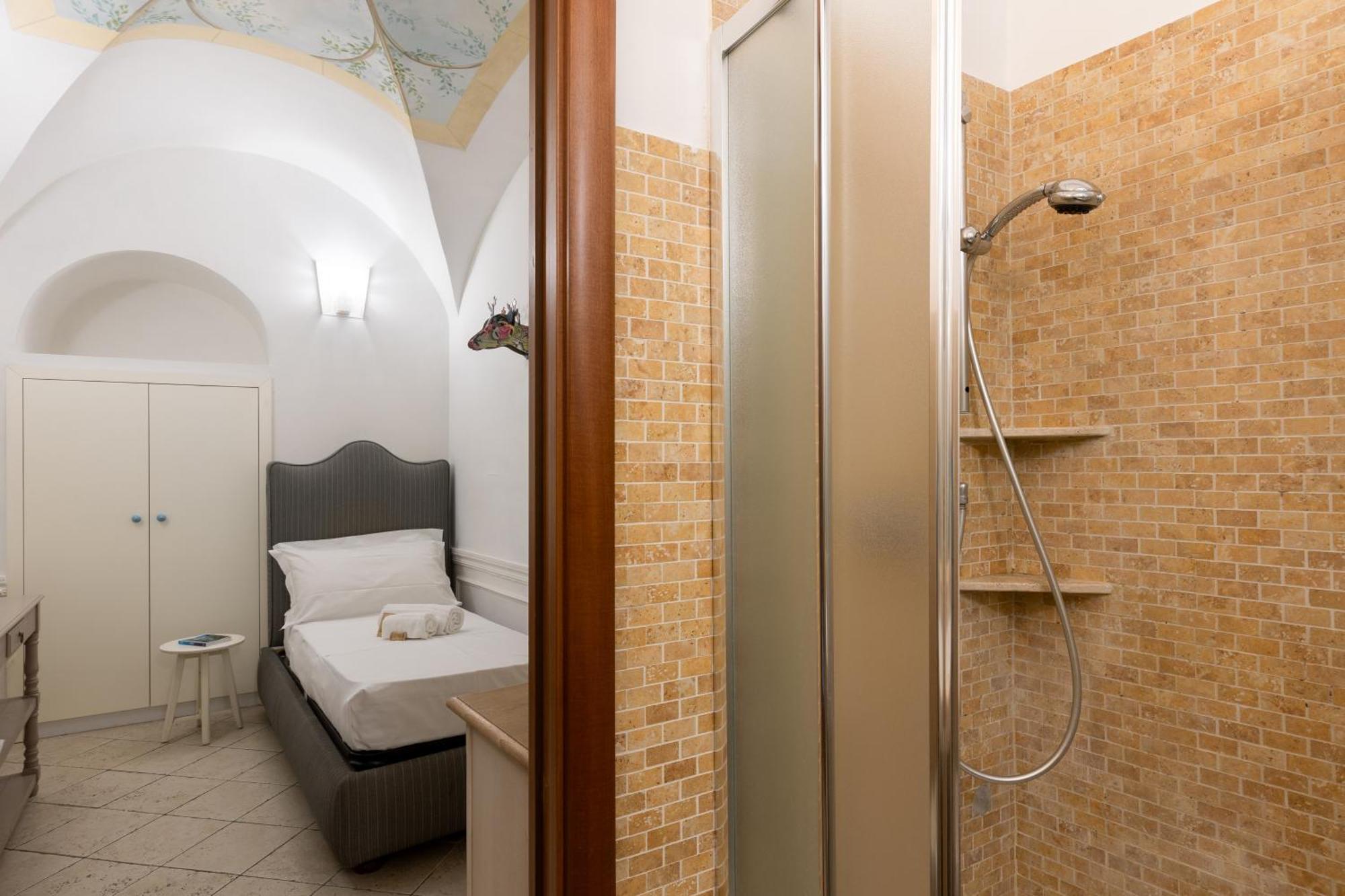 Guest house Cimarra 14-15 - *